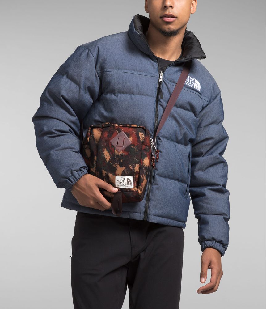 Maleta--Berkeley-Crossbody-Cafe-Unisex-The-North-Face