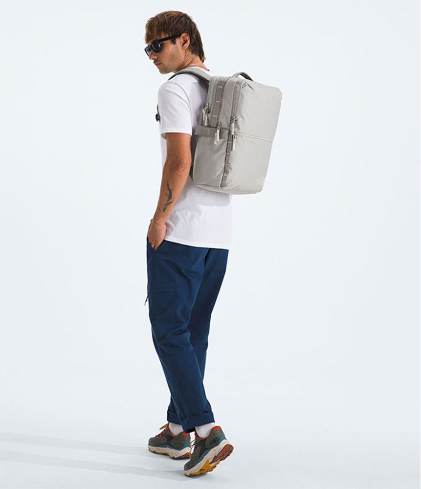 Maleta-Base-Camp-Voyager-Daypack-Gris-Unisex-The-North-Face-